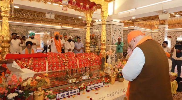 Amit shah Gurdwara Sri Nanak Jhira Sahib in Bidar