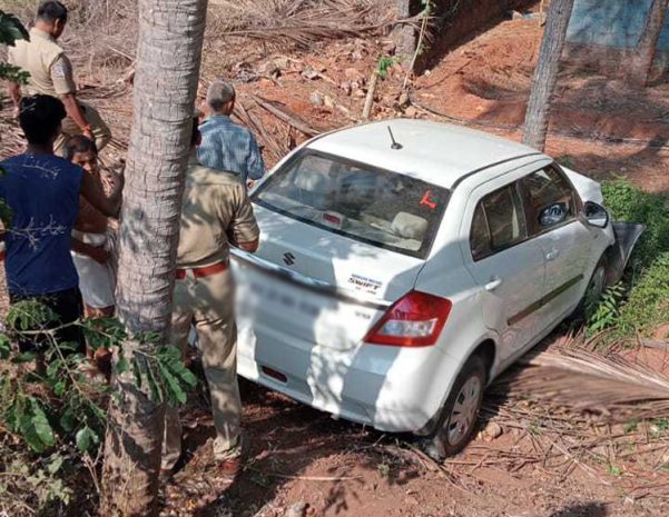 ಕಾಪು: ದಂಡತೀರ್ಥ ಬಳಿ ಕಂದಕಕ್ಕೆ ಉರುಳಿದ ಕಾರು