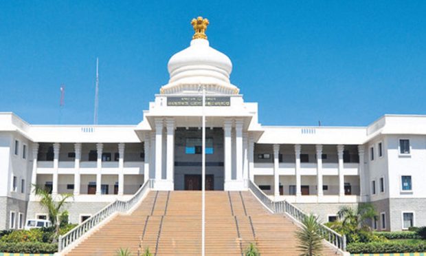 ಜನರಿಲ್ಲದೇ ಭಣಗುಡುತ್ತಿವೆ ಸರ್ಕಾರಿ ಕಚೇರಿಗಳು! 