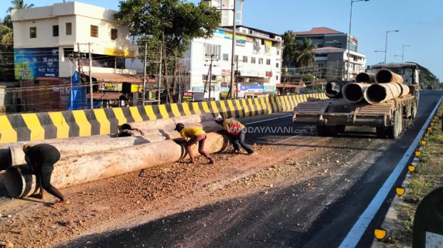 ತೊಕ್ಕೊಟ್ಟು: ಫ್ಲೈಓವರ್ ಮೇಲೆ ಉರುಳಿ ಬಿದ್ದ ಬೃಹತ್ ಗಾತ್ರದ ಪೈಪುಗಳು: ತಪ್ಪಿದ ಅನಾಹುತ