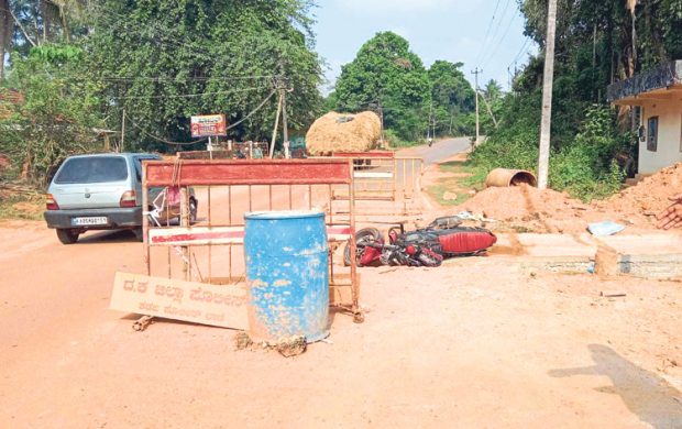 ಮುಗಿಯದ ಕಾಮಗಾರಿ: ಅಪಘಾತಗಳ ಸರಮಾಲೆ