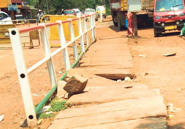 ಸುಳ್ಯ ನಗರದ ಚರಂಡಿ ಸ್ಥಿತಿ ಶೋಚನೀಯ : ಮಳೆ ನೀರು ಸಮರ್ಪಕ ಹರಿವಿಗೆ ಅಡ್ಡಿ