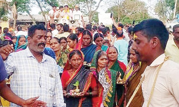 ಹೊಸಕೋಟೆ ಗ್ರಾಮದಲ್ಲಿ ಸಚಿವ ನಿರಾಣಿ ರೋಡ್‌ ಶೋ