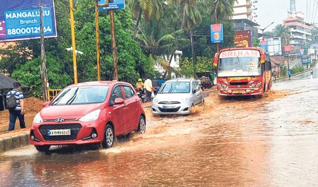 ದಕ್ಷಿಣ ಕನ್ನಡ ಜಿಲ್ಲೆಯಾದ್ಯಂತ ಬಿರುಸಿನ ಮಳೆ; ಇಂದು ಎಲ್ಲೋ ಅಲರ್ಟ್‌ ಘೋಷಣೆ