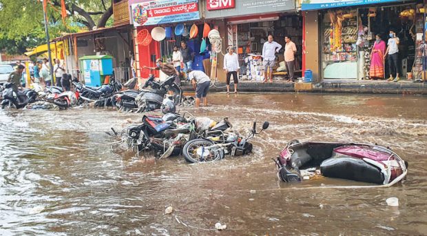 ಮತದಾನಕ್ಕೆ ಮಳೆ ಆತಂಕ: ಕರಾವಳಿ, ದಕ್ಷಿಣ ಒಳನಾಡಿನ ಕೆಲವೆಡೆ ಭಾರೀ ಮಳೆ ಸಾಧ್ಯತೆ