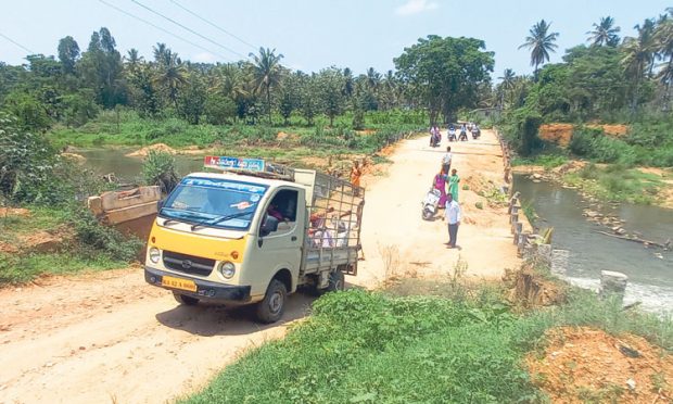 ಮುರಿದ ಸೇತುವೆಗಳ ಮರು ನಿರ್ಮಾಣಕ್ಕೆ ನಿರ್ಲಕ್ಷ್ಯ