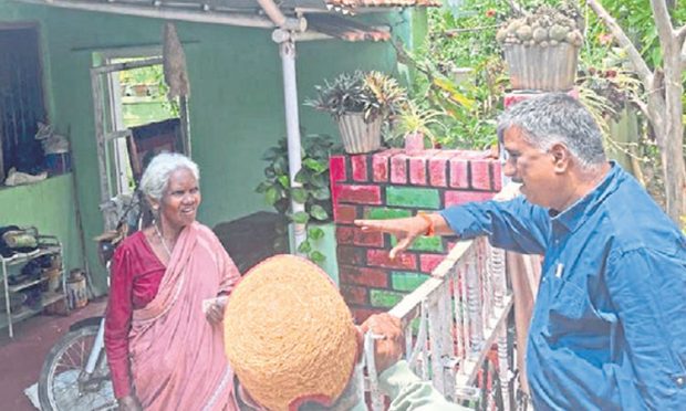 ಆದಿವಾಸಿ ಹಾಡಿಗೆ ಟಿಆರ್‌ಐ ಮುಖ್ಯಸ್ಥ ಡಾ.ಶ್ರೀನಿವಾಸ್‌ ಭೇಟಿ