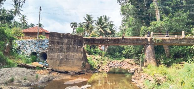 ಮರಳು ಚೀಲದ ರಕ್ಷಣೆ; ಸಂಪರ್ಕ ಕಡಿತ ಭೀತಿ