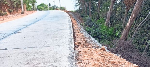 ಚರಂಡಿಯೇ ಇಲ್ಲದ ನಂದಳಿಕೆ ಗೋಳಿಕಟ್ಟೆ ರಸ್ತೆ