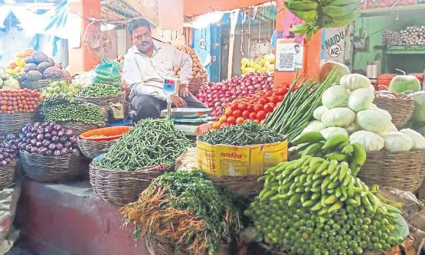 ಗ್ರಾಹಕರಿಗೆ ತಟ್ಟಿದ ತರಕಾರಿ ಬೆಲೆ ಏರಿಕೆ ಬಿಸಿ