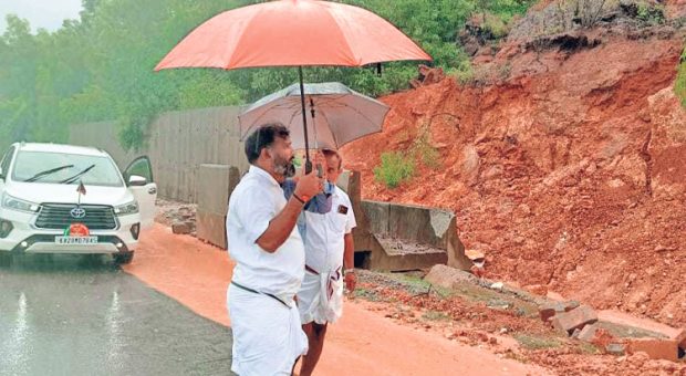 aಕುಸಿಯುವ ಭೀತಿಯಲ್ಲಿ ಒತ್ತಿನಣೆ ಸ್ಲೋಪ್‌ ಪ್ರೊಟೆಕ್ಷನ್‌ ವಾಲ್‌