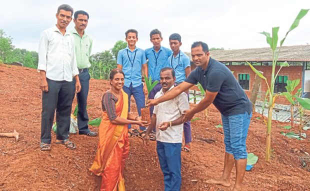 ಹಳೆ ವಿದ್ಯಾರ್ಥಿಗಳೇ ನಿರ್ವಹಿಸುವ ಶಾಲೆಯ ಅಡಿಕೆ ತೋಟ ಸಿದ್ಧ