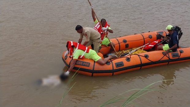 ಮೂಡಲಗಿ: ಘಟಪ್ರಭಾ ನದಿಗೆ ಬಿದ್ದ ಇಬ್ಬರಲ್ಲಿ ಓರ್ವನ ಮೃತದೇಹ ಪತ್ತೆ, ಶೋಧ ಮುಂದುವರಿಕೆ