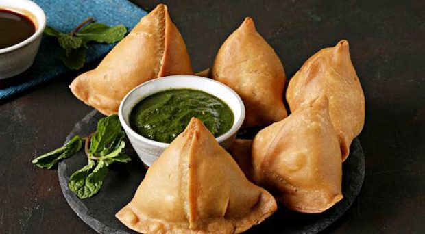 doctor loses Rs 1.40 lakh while ordering samosas