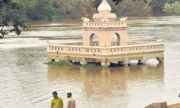 ಕಬಿನಿ ಜಲಾಶಯದಿಂದ ಹರಿದ ನೀರು; ಮೈತುಂಬಿದ ಕಪಿಲೆ