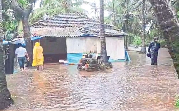 Heavy Rain;ಕರಾವಳಿ, ಕೊಡಗು ಜಿಲ್ಲೆಗಳಲ್ಲಿ ಮುಂದುವರಿದ ವರ್ಷಧಾರೆ