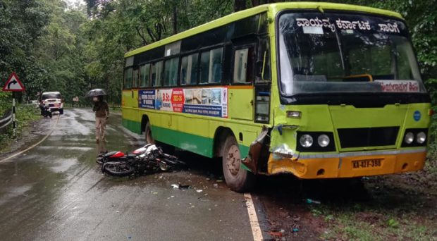 ಸರ್ಕಾರಿ ಬಸ್ ಗೆ ಬೈಕ್ ಢಿಕ್ಕಿ; ಓರ್ವ ಸಾವು, ಇಬ್ಬರು ಗಂಭೀರ