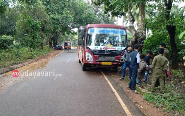 ಬಸ್ ಮೇಲೆ ವಿದ್ಯುತ್ ತಂತಿ ಬಿದ್ದು ಇಬ್ಬರು ವಿದ್ಯಾರ್ಥಿನಿಯರಿಗೆ ಶಾಕ್!