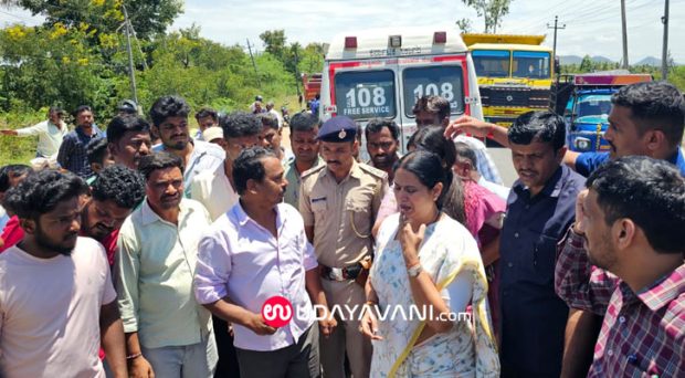 ಅಪಘಾತಗೊಂಡಿದ್ದ ಯುವಕರನ್ನು ಆಸ್ಪತ್ರೆಗೆ ಸಾಗಿಸಲು ವ್ಯವಸ್ಥೆ ಮಾಡಿದ ಲಕ್ಷ್ಮೀ ಹೆಬ್ಬಾಳ್ಕರ್