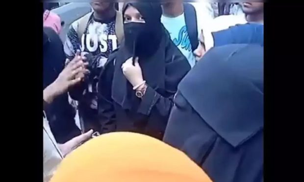 Burqa: ಬುರ್ಖಾ ಧರಿಸಿ ಬಂದ ವಿದ್ಯಾರ್ಥಿನಿಯರಿಗೆ ಕಾಲೇಜು ಪ್ರವೇಶ ನಿಷೇಧ; ಭುಗಿಲೆದ್ದ ಆಕ್ರೋಶ