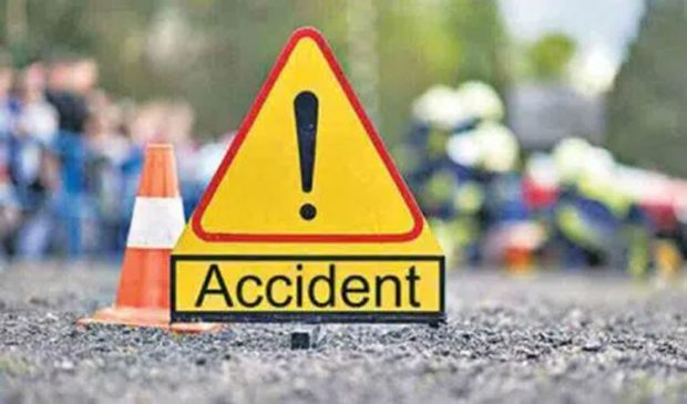 Road Mishap; ಚಲಿಸುತ್ತಿದ್ದ ಕಾರಿನ ಟೈರ್‌ ಸ್ಫೋಟ: ಮೂವರು ಸಾವು