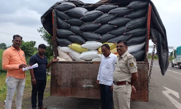 Illegal Rice Transportation: ಲಕ್ಷಾಂತರ ರೂ. ಮೌಲ್ಯದ ಅಕ್ಕಿ, ಲಾರಿ ಪೊಲೀಸರ ವಶಕ್ಕೆ