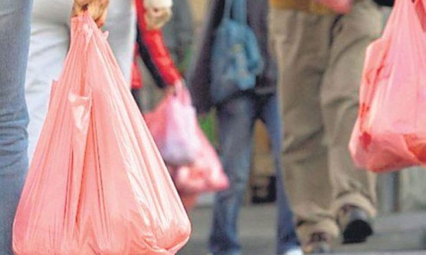 Plastic Selling: ಮಾರುಕಟ್ಟೆಯಲ್ಲಿ ಎಗ್ಗಿಲ್ಲದೆ ಪ್ಲಾಸ್ಟಿಕ್‌ ಮಾರಾಟ