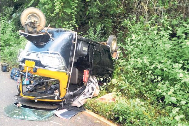 Uppinangady; ಆಟೋ ರಿಕ್ಷಾ ಪಲ್ಟಿ: ವಿದ್ಯಾರ್ಥಿಗಳು ಪಾರು