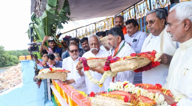 ಕೃಷ್ಣೆಯ ಜಲಧಿಗೆ ಸಿಎಂ, ಡಿಸಿಎಂ ಬಾಗಿನ ಅರ್ಪಣೆ