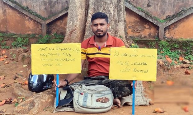 Protest: ಹಕ್ಕುಪತ್ರ ನೀಡಲು ಅಧಿಕಾರಿಗಳ ಹಿಂದೇಟು: ಗ್ರಾ.ಪಂ ಉಪಾಧ್ಯಕ್ಷರಿಂದ ಮೌನ ಪ್ರತಿಭಟನೆ