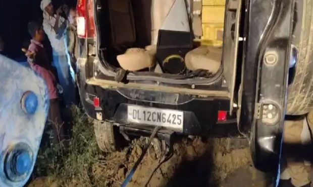 Road mishap: ಮರಕ್ಕೆ ಢಿಕ್ಕಿಯಾದ ವಾಹನ; 4 ವರ್ಷದ ಮಗು ಸೇರಿ ಒಂದೇ ಕುಟುಂಬದ ಐವರ ದುರ್ಮರಣ