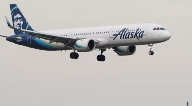 Off-duty pilot of Alaska Airlines tries to shut down engines mid-air