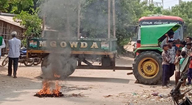 Raichur: ಹೆದ್ದಾರಿ ಸಂಚಾರ ತಡೆದು ರೈತರ ಪ್ರತಿಭಟನೆ