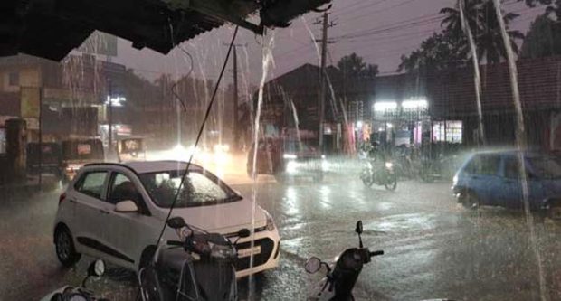 Rain ಉಡುಪಿಯಲ್ಲಿ ಸಿಡಿಲು ಸಹಿತ ಮಳೆ: ಎರಡು ಮನೆಗಳಿಗೆ ಹಾನಿ