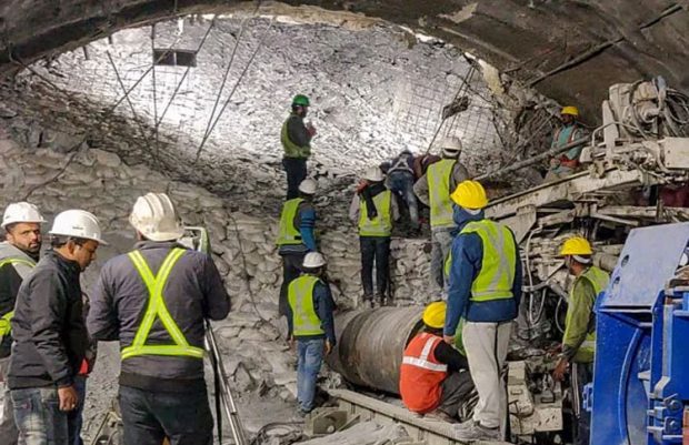 Tunnel ಕಾರ್ಮಿಕರಿರುವ ಸ್ಥಳ ತಲುಪಿದ ಪೈಪ್‌! ರಕ್ಷಣಾ ಕಾರ್ಯಾಚರಣೆಯ ಮೊದಲ ಹಂತ ಯಶಸ್ವಿ