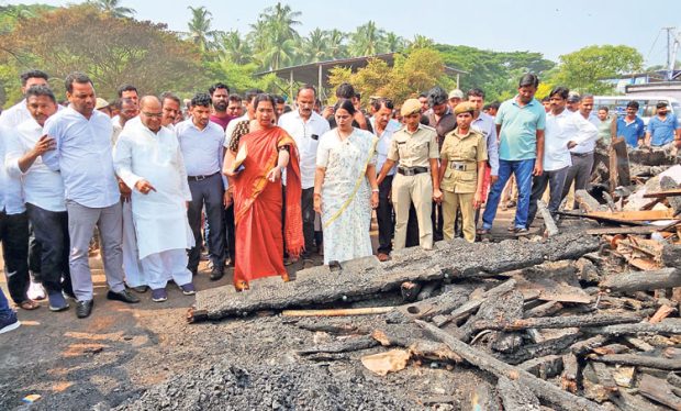 Gangolli 13 – 15 ಕೋ.ರೂ. ನಷ್ಟ; ಸಿಎಂ ನಿಧಿಯಿಂದ ಪರಿಹಾರ: ಲಕ್ಷ್ಮೀ ಹೆಬ್ಬಾಳ್ಕರ್‌Gangolli 13 – 15 ಕೋ.ರೂ. ನಷ್ಟ; ಸಿಎಂ ನಿಧಿಯಿಂದ ಪರಿಹಾರ: ಲಕ್ಷ್ಮೀ ಹೆಬ್ಬಾಳ್ಕರ್‌