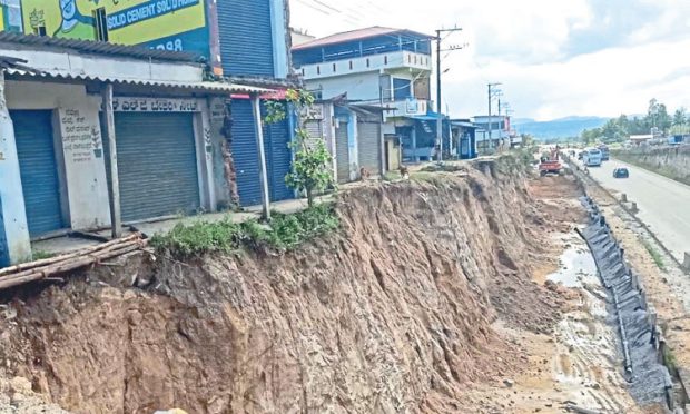 Bangalore-Mangalore National Highway: ರಾ.ಹೆದ್ದಾರಿ ಅಂಚಿನ 13 ಮನೆಗಳು ಕುಸಿವ ಭೀತಿ