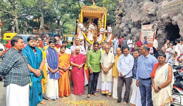 Udupi ಗೀತೋತ್ಸವದ ಗೀತಾ ಪ್ರಚಾರ ರಥಕ್ಕೆ ಚಾಲನೆ