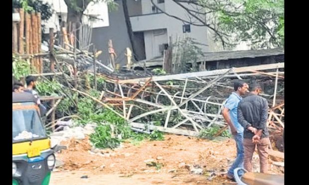 Bangalore: ಕಟ್ಟಡ ಸಮೇತ ಧರೆಗುರುಳಿದ ಮೊಬೈಲ್‌ ಟವರ್‌; 11 ಮಂದಿ ಪಾರು