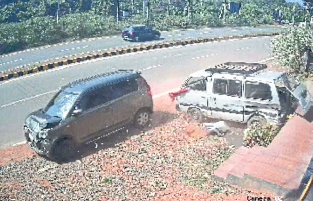 Road Mishap ಕಾರು ಢಿಕ್ಕಿ; ಮಹಿಳೆ ಕಾಲಿಗೆ ಗಂಭೀರ ಗಾಯ