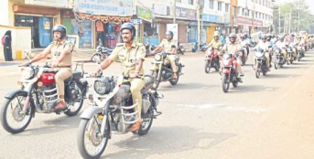 ಬಾಗಲಕೋಟೆ: ಹೆಲ್ಮೆಟ್‌ ಜಾಗೃತಿಗೆ ಬೈಕ್‌ ಹತ್ತಿ ರಸ್ತೆಗಿಳಿದ ಎಸ್ಪಿ