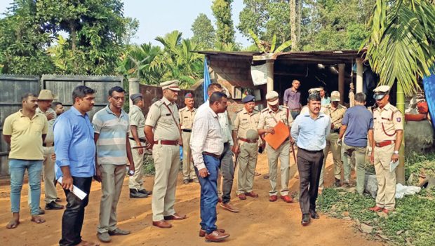 ಕುಕ್ಕೇಡಿ ಪಟಾಕಿ ತಯಾರಿ ಘಟಕ ಸ್ಫೋಟ ಪ್ರಕರಣ: ಡಿಐಜಿ ರವಿ ಚೆನ್ನಣ್ಣನವರ್‌ ಸ್ಥಳಕ್ಕೆ ಭೇಟಿ