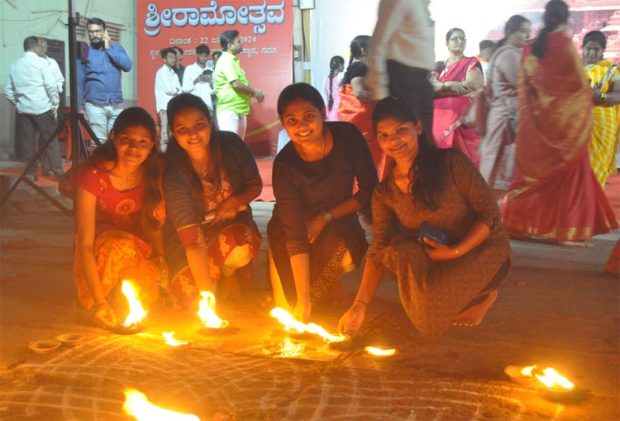 Gadag; ಐತಿಹಾಸಿಕ ವೀರನಾರಾಯಣ ಸನ್ನಿಧಿಯಲ್ಲಿ ರಾಮೋತ್ಸವದ ನಿಮಿತ್ತ ದೀಪೋತ್ಸವ