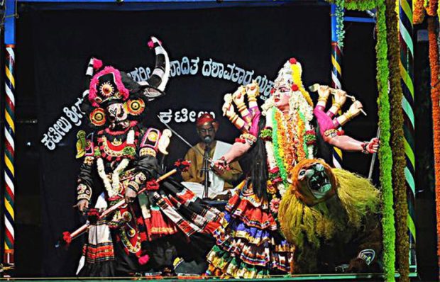 Kateel Yakshagana Mela: ರಾತ್ರಿ ಇಡೀ ಯಕ್ಷಗಾನ ಪ್ರದರ್ಶನ