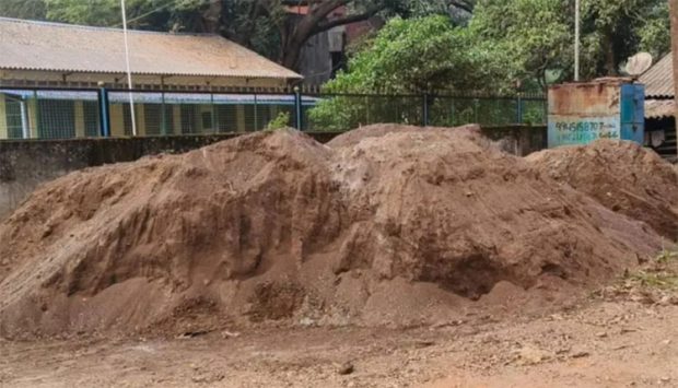 illegal sand ದಾಂಡೇಲಿಯಲ್ಲಿ ಎಗ್ಗಿಲ್ಲದೆ ನಡೆಯುತ್ತಿರುವ ಮರಳು ದಂಧೆ