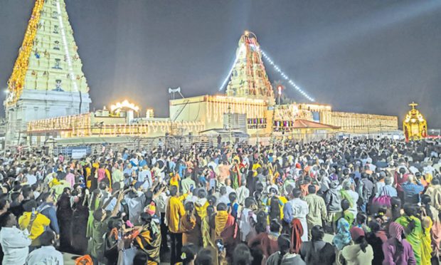 New Year: ಹೊಸವರ್ಷ ಸ್ವಾಗತಿಸಲು ಬೆಟ್ಟಕ್ಟೆ ಲಕ್ಷಾಂತರ ಭಕ್ತರ ಆಗಮನ