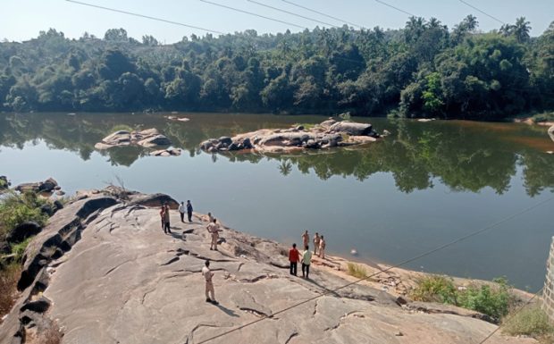 Tunga River: ತುಂಗಾ ನದಿಯಲ್ಲಿ ಅಪರಿಚಿತ ವ್ಯಕ್ತಿಯ ಶವ ಪತ್ತೆ! ಪೊಲೀಸರಿಂದ ಪರಿಶೀಲನೆ