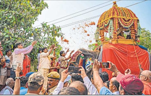 ಗಂಗಾವತಿ: ಆನೆಗೊಂದಿ ಉತ್ಸವ ಮೆರವಣಿಗೆಗೆ ರೆಡ್ಡಿ ಚಾಲನೆ