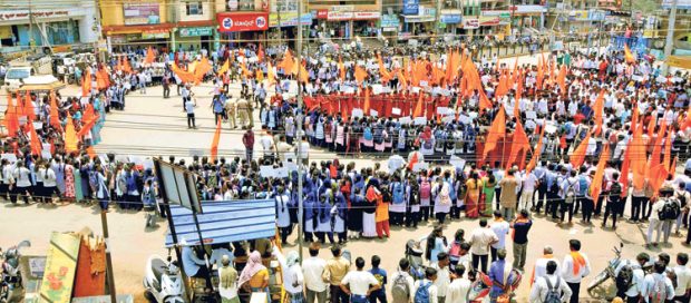 ಸಿಡಿದೆದ್ದ ಬಿಜೆಪಿ: ನೇಹಾ ಸಾವು ಖಂಡಿಸಿ ಪ್ರತಿಭಟನೆ; ಸಿಬಿಐ ತನಿಖೆಗೆ ಆಗ್ರಹ