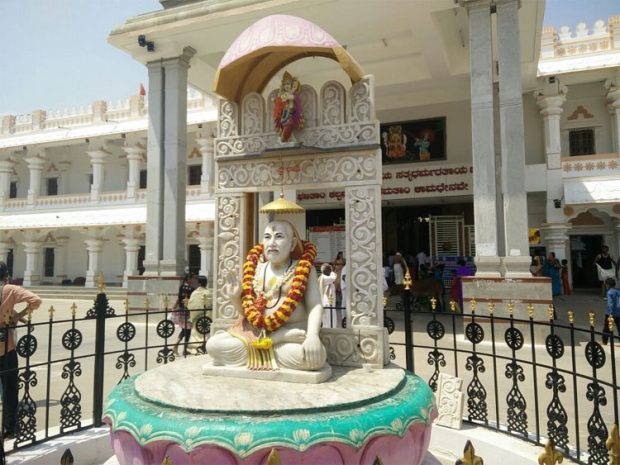 ಮಂತ್ರಾಲಯದಲ್ಲಿ ಭಕ್ತರಿಗೆ ನೆರಳಿನ ವ್ಯವಸ್ಥೆ